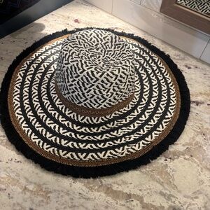 Steve Madden Black and White Patterned Wide-Brim Sun Hat